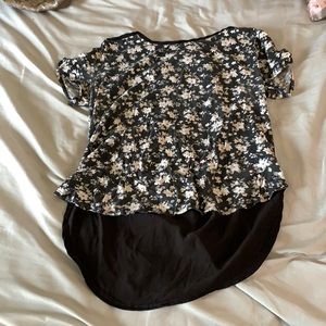 Black floral print t-shirt size L